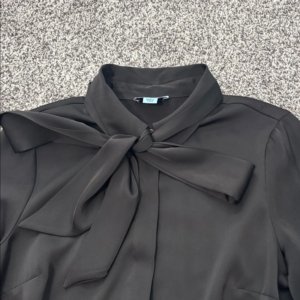 EUC CeCe Tie Neck Button Down Blouse Small - Picture 5 of 6